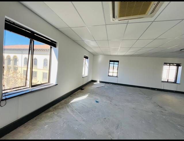 201M² OFFICE TO LET IN FOURWAYS